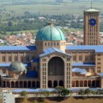 Corpo nu é achado enterrado perto da Basílica de Aparecida (SP)