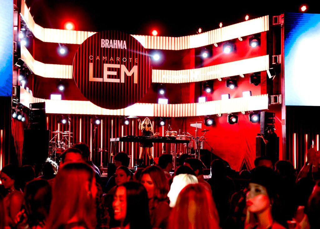 Palco do Camarote LEM mantém a festa acesa e garante música durante toda a noite no Arraiá