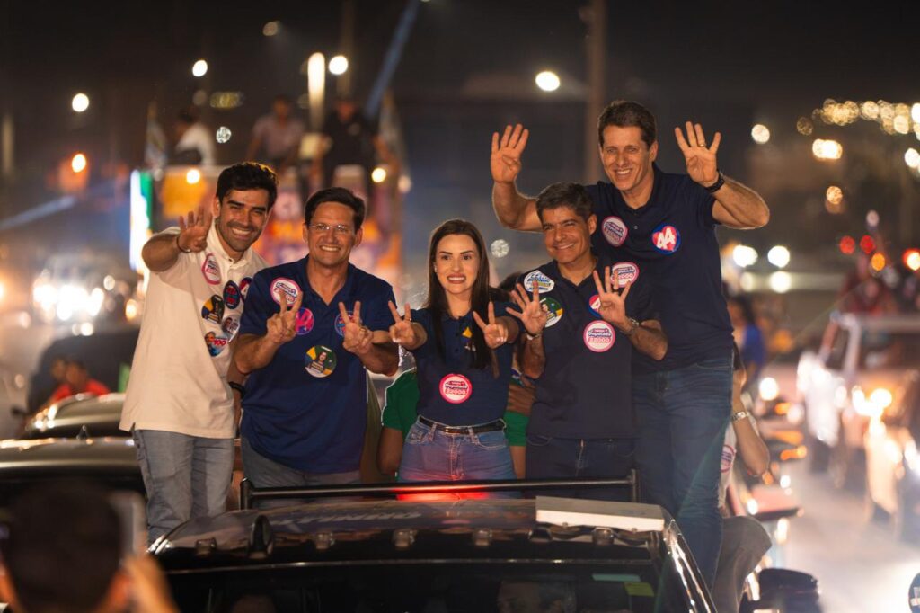 Carreata com ACM Neto e Cinthya Marabá reúne centenas de carros em Luís Eduardo Magalhães