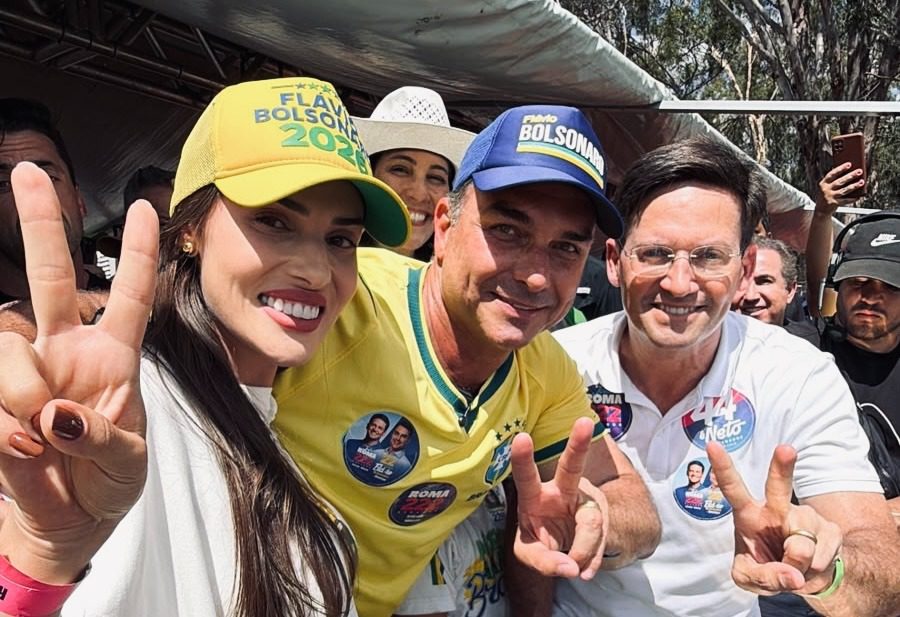 Cinthya Marabá participou hoje da agenda de Flávio Bolsonaro em Vitória da Conquista