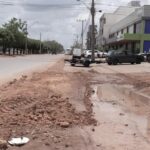 EMBASA abre buracos nas ruas de Luís Eduardo Magalhães e revolta população