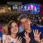 ACM Neto, Zito Barbosa e Cinthya Marabá lotam praça em Barreiras