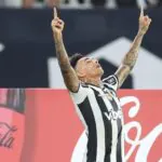 Botafogo tem expulsão e gol anulado, mas vence e segue na Liberta